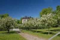 Görvälns Slott Boutique Hotel Hotels near Kallhälls Hundrastgård