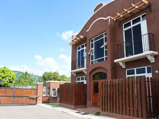 The Guest Apartments at Border Crossings Hotel Exterior