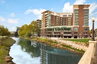 Embassy Suites by Hilton Greenville Downtown Riverplace Hôtels à : Greenville