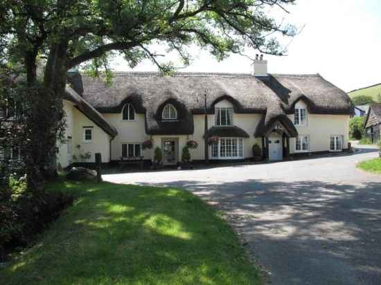 The Royal Oak Inn Hotel Exterior