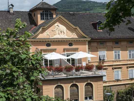 Hotel Elephant Hotel Exterior