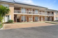 Coopers Colonial Motel Hotels in Darra