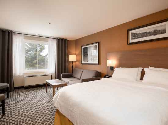 Holiday Inn Express & Suites Tremblant Rooms