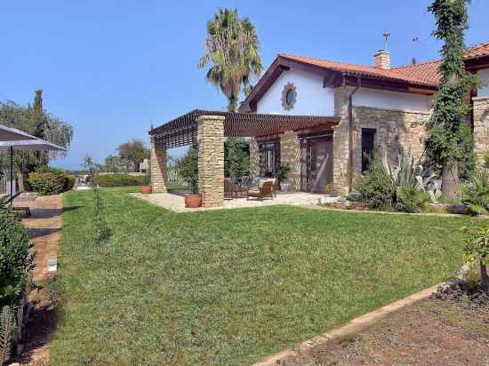 Incredible Large Villa In Paphos sleeps 14 Children Pool, Jacuzzi, Huge Garden Hotel Exterior