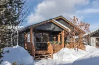 Explorer Cabins at Yellowstone Hotels near Museum of the Yellowstone