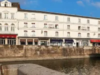 Best Western le Cheval Blanc Hotels near Maison La Goulue