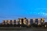 DoubleTree by Hilton Palmdale Hotels near Lancaster Commerce Center