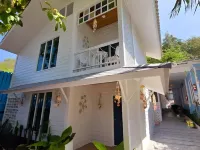 IP Plus Beach Resort Koh Larn Hoteles cerca de SHEEP HOUSE