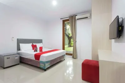 RedDoorz Plus near Cilandak Town Square 2 Các khách sạn ở Nam Jakarta