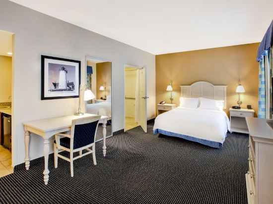 Hampton Inn & Suites Cape Cod-West Yarmouth Rooms