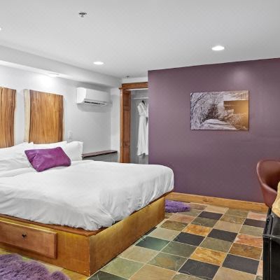 Standard King Room-Ground Floor The Horton Hotel and Rooftop Lounge Promo Code