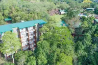 Iguazu Jungle Lodge Hotels near Ponte Tancredo Neves