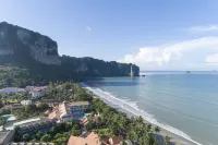 Avani Ao Nang Cliff Krabi Resort Отели в г. Краби