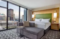 Hilton des Moines Downtown Hotels near Verizon