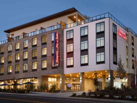 Hampton Inn and Suites Seattle/Renton Hotel Exterior