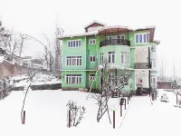 Calm Holiday Inn Hotels near Dachigam National Park