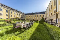 Schlosshotel Mondsee Hotel berhampiran Fuschlsee