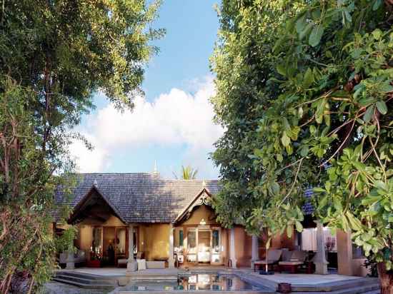 Maradiva Villas Resort and Spa Hotel Exterior