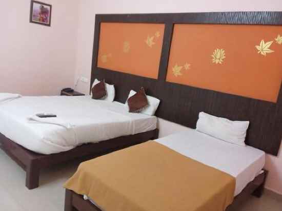 Grand JP Inn Near 2 km from Gundlupet Bus Stand Rooms