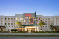 Hampton Inn and Suites by Hilton Miami Kendall Hotels near Staples