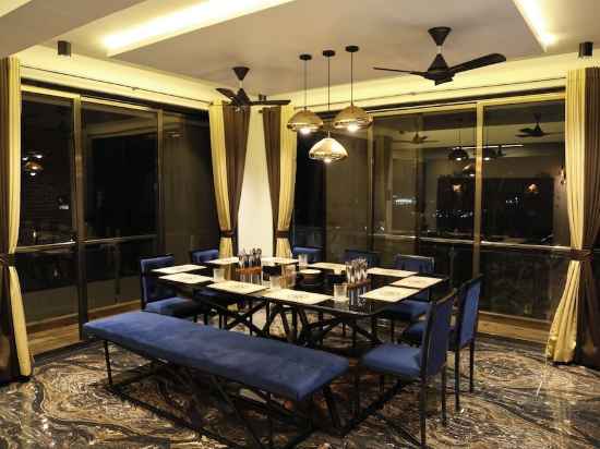 Sky High By Joy Suites Dining/Meeting Rooms