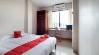 RedDoorz Plus @ Bitung City Center Hotels in Ranowulu