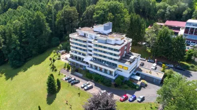 Trip Inn Landhotel Badsoden-Salmünster فنادق في Schluchtern