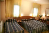 Hotel Las Anclas Hotels near Cabarceno Nature Park