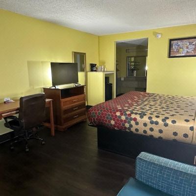 King Room - Smoking Econo Lodge Picayune Promo Code