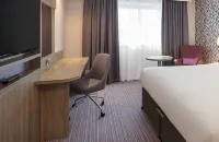 Leonardo London Heathrow Airport Hotel dekat Farnborough Airport