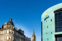 Holiday Inn Express Dundee Hotels near University of St Andrews