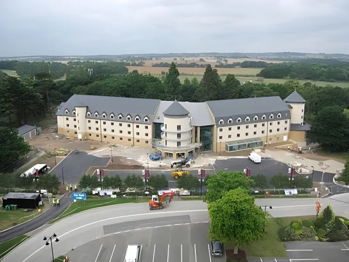 Drayton Manor Hotel