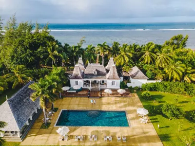 Outrigger Mauritius Beach Resort Отели рядом с достопримечательностью «Blue Bay»