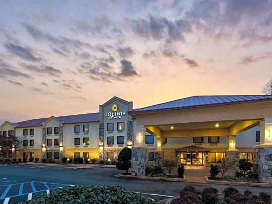 La Quinta Inn & Suites by Wyndham LaGrange / I-85 Hotel Exterior