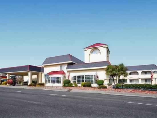 Clarion Hotel by Humboldt Bay Hotel Exterior