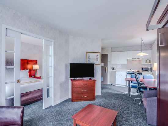 Hotel Quality Suites Rooms