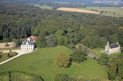 Domaine de Chantemerle Hôtels à : La Chataigneraie