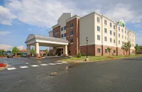 Holiday Inn Express & Suites Charlotte North