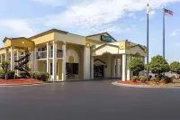 Quality Inn & Suites Mooresville-Lake Norman Hotels in Mooresville