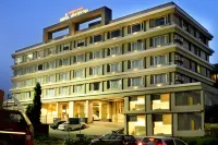 Crimson Park Shripriya-Nathdwara Hotels near Gandhi Park