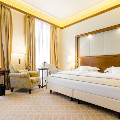 Deluxe Room 1 King bed Excelsior Hotel Ernst am Dom Promo Code