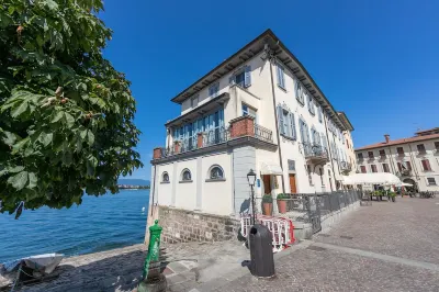 Il Nido Del Cigno Pied Dans l'Eau Hotels in Angera