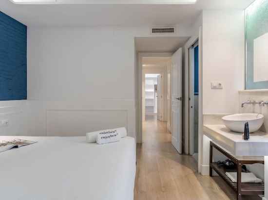 Enjoybcn Colon Apartments Rooms