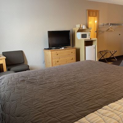 2 Queen Beds, Accessible, Walk-in Shower, No Pets, Non-Smoking Walker Hotel Promo Code