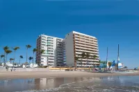 Las Flores Beach Resort Hoteles cerca de Plazuela de la Noria