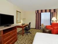 Hilton Garden Inn Chesapeake/Greenbrier Отели рядом с достопримечательностью «Glazenfyre»