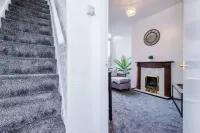 Comfy Four Bedroom House with parking Hotéis em Salford