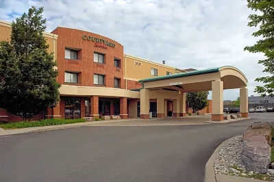 Courtyard Hamilton Hotels near Hamilton John C. Munro International Airport