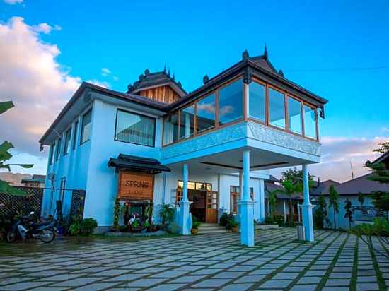 Spring Lodge Inle Hotel Exterior