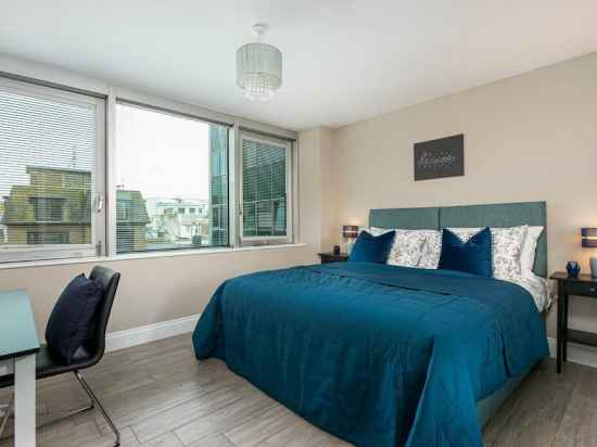 Spacious Perfect Location Moments Away From Pier Rooms